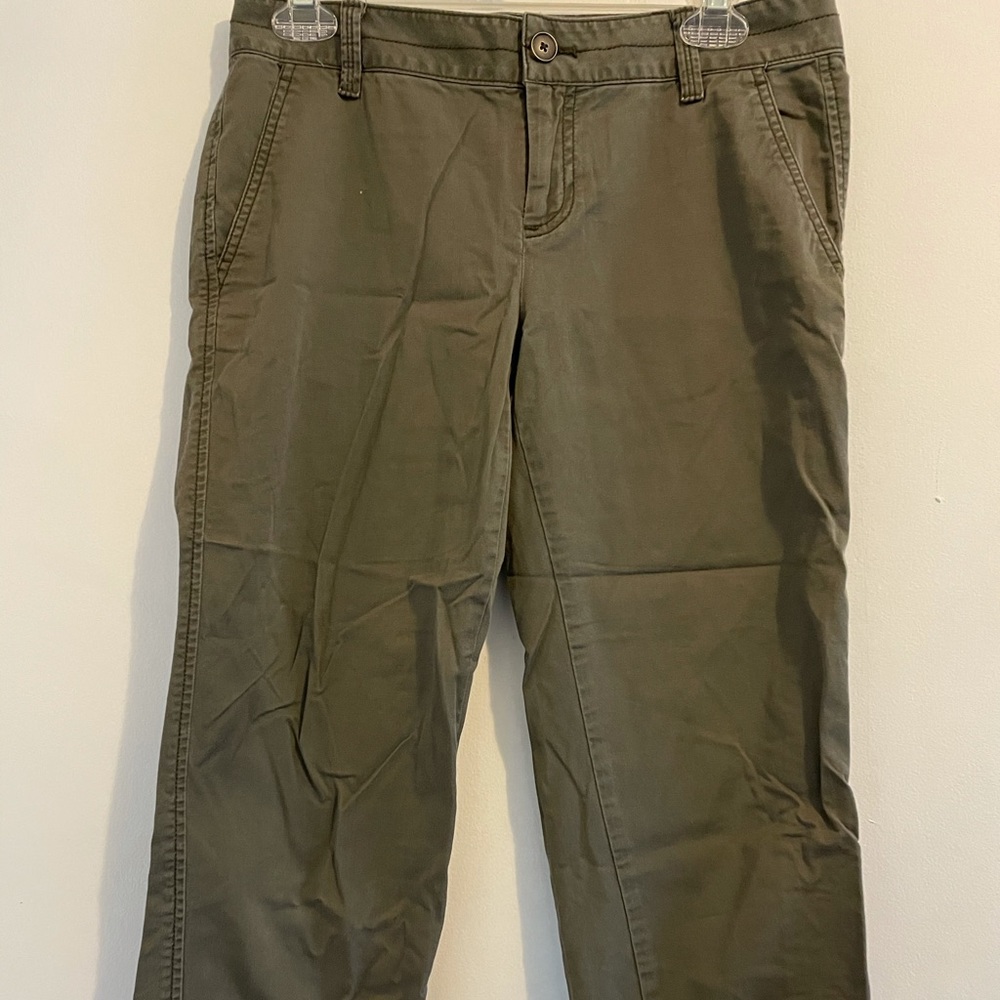 Ann Taylor Loft Green Capri Pants